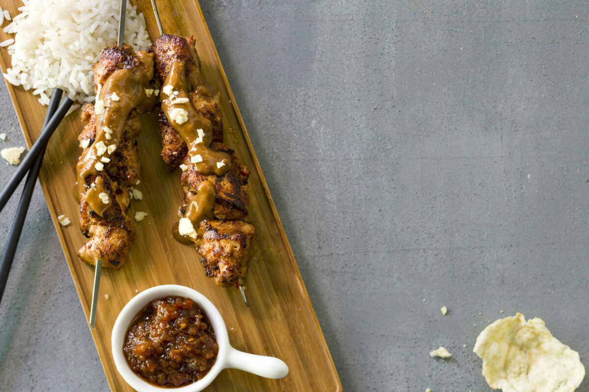 Chicken skewers with peanut sauce