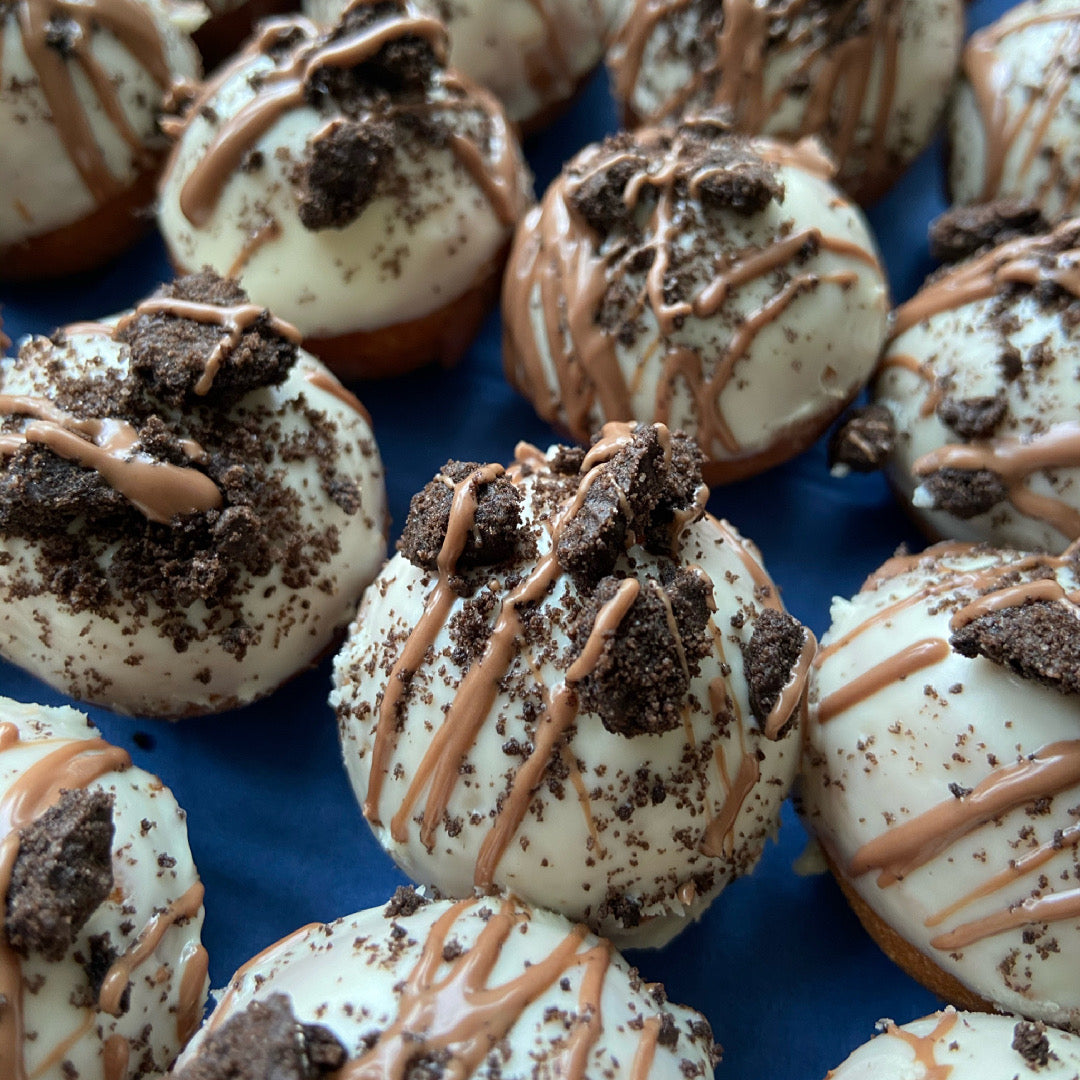 Little chocolate-dipped cake bites