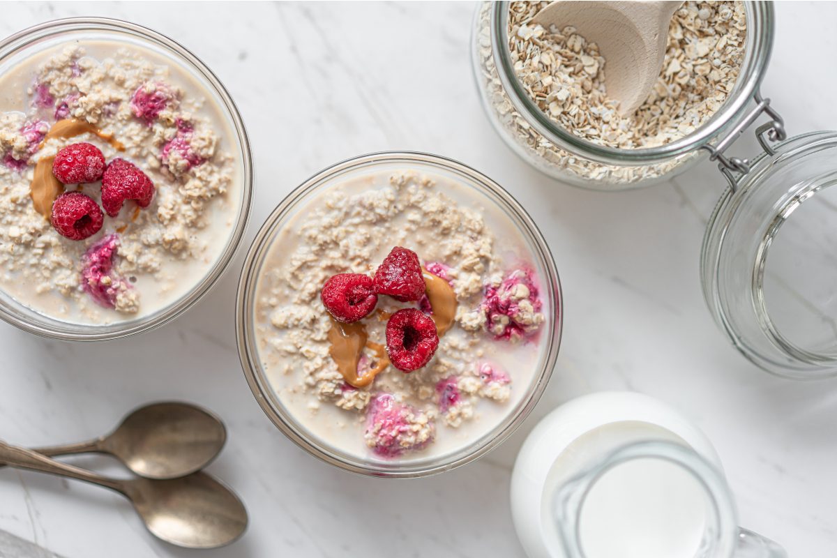 Raspberry and almond breakfast oats